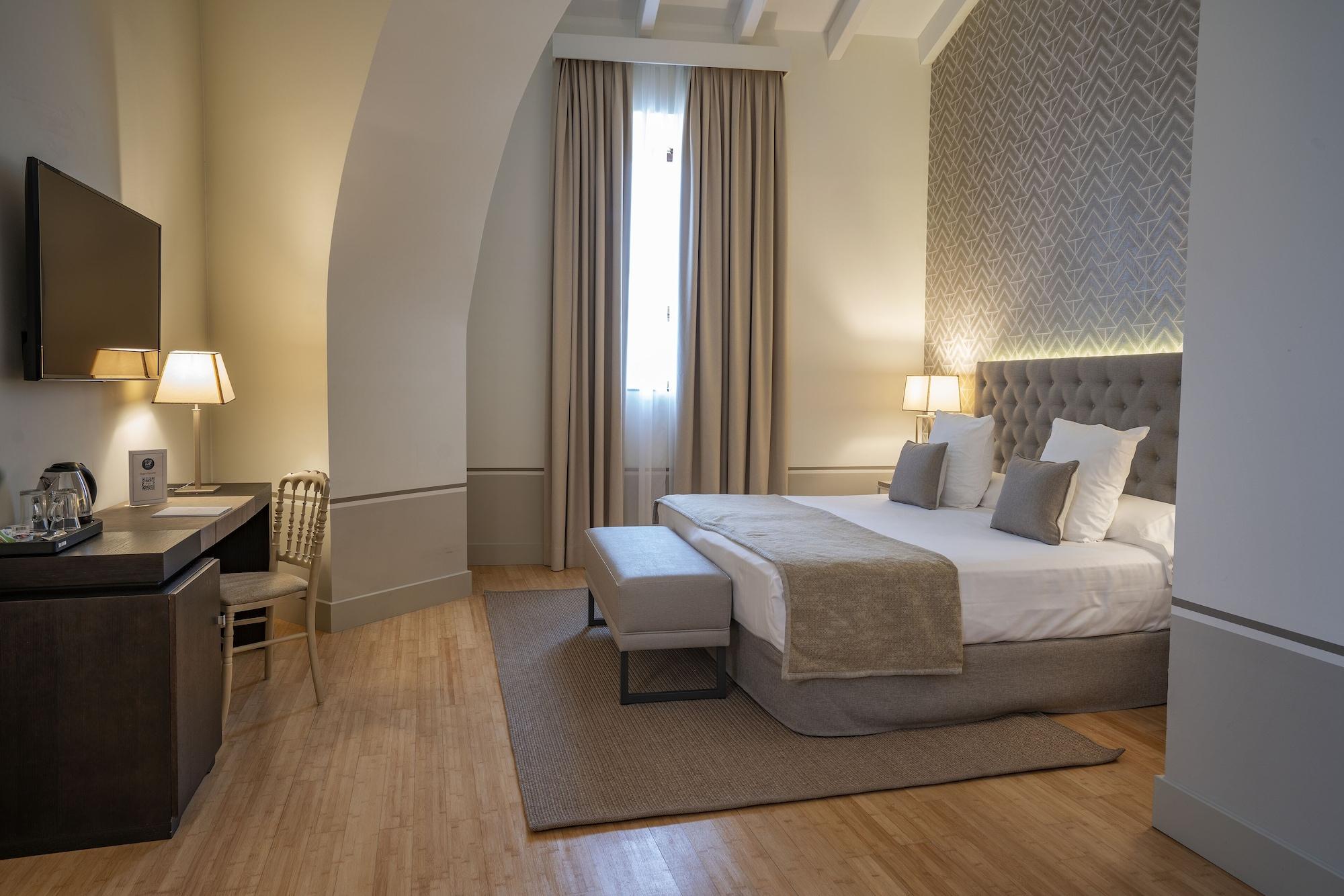 Hospes Palacio De Arenales & Spa Caces Eksteriør billede A room at the hotel